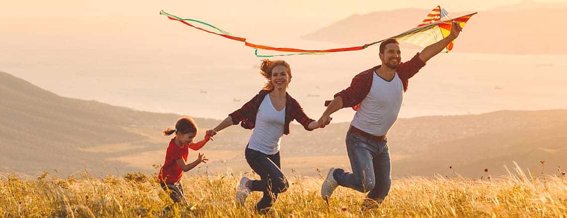 pediatric-therapy-sarasota-bradenton-tpi-hero-family-flying-kite